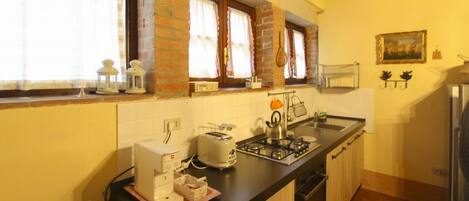 Fridge, oven, dishwasher, coffee/tea maker