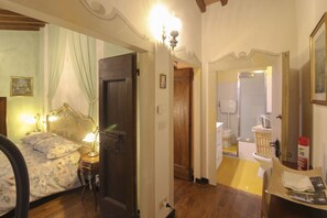 2 bedrooms, iron/ironing board, WiFi