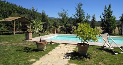 2-bedroom house immersed in the Tuscan countryside, less than 2 km from the village of Castelluccio