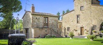 2-bedroom cottage with air conditioning immersed in the Tuscan countryside, restaurant and bar withi