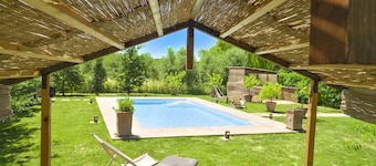 2-bedroom cottage with air conditioning immersed in the Tuscan countryside, restaurant and bar withi