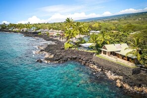 Exterior - Rare availability. Relax with Ocean breezes! Includes BBQ, Wifi, A/C in Bedrooms (Kailua-Kona)