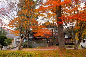 Front of property - Tanigawa Valley Lodge & Coffee Roastery (Minakami)