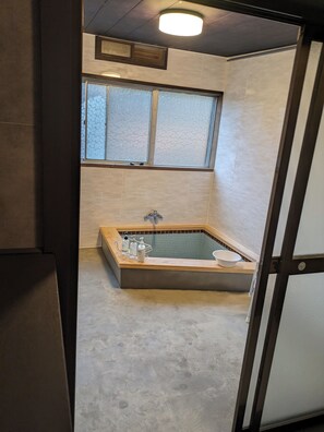 Shared bathroom - Tanigawa Valley Lodge & Coffee Roastery (Minakami)
