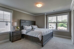 11 habitaciones, escritorio, tabla de planchar con plancha y wifi 