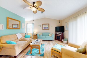 TV, caminetto, tavolo da ping pong, libri