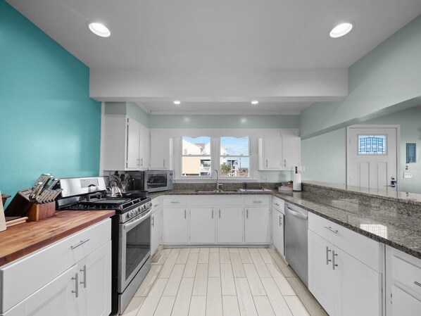 Fridge, microwave, oven, stovetop - No Work Zone - Dog Friendly Oceanfront (North Topsail Beach)
