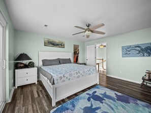 4 bedrooms, desk, iron/ironing board, travel cot