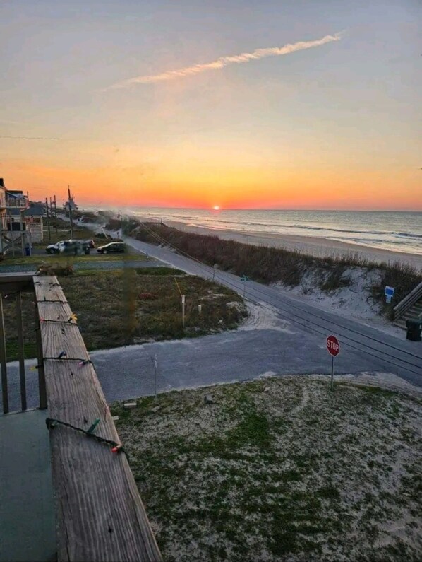 På stranden