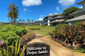 Property grounds - Poipu Sands 312 – Ground Floor, Ocean View, Steps to Shipwreck Beach (Koloa)