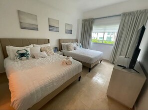 2 habitaciones, escritorio, tabla de planchar con plancha y wifi
