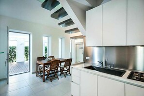 Réfrigérateur, lave-vaisselle, grille-pain