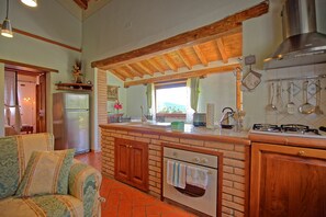 雪櫃、微波爐、焗爐、洗碗機