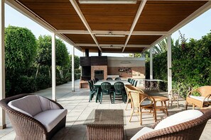 تناول الطعام بالخارج