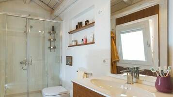 Douche, sĂšche-cheveux