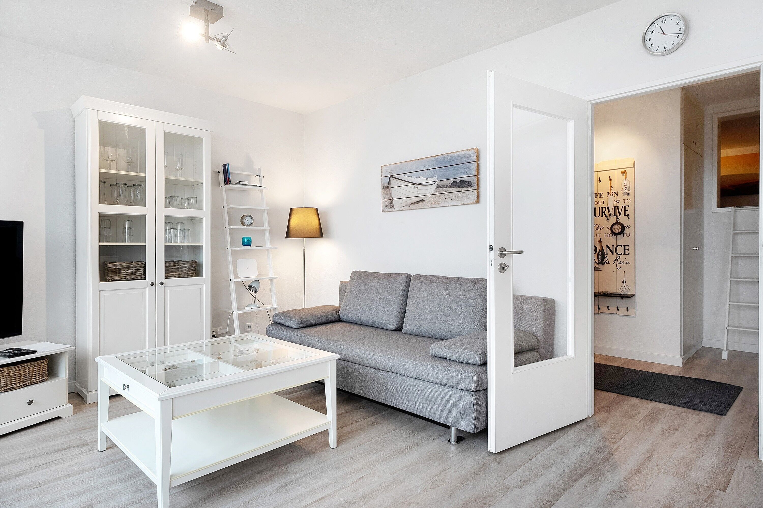 Fernseher, DVD-Player, Stereoanlage