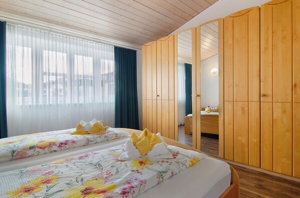 1 bedroom, iron/ironing board, free WiFi, bed sheets - Apartment 'Ferienwohnung Links' with Balcony and Wi-Fi (Konstanz)