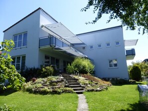 Exterior - Apartment 'Ferienwohnung Links' with Balcony and Wi-Fi (Konstanz)