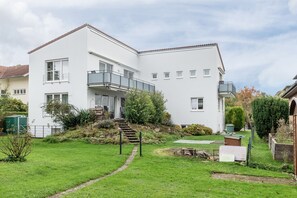 Exterior - Apartment 'Ferienwohnung Links' with Balcony and Wi-Fi (Konstanz)
