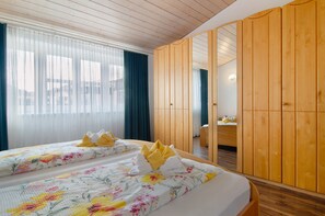 1 bedroom, iron/ironing board, free WiFi, bed sheets - Apartment 'Ferienwohnung Links' with Balcony and Wi-Fi (Konstanz)