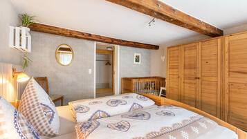 2 quartos, ferros/tábuas de passar roupa, Wi-Fi de cortesia