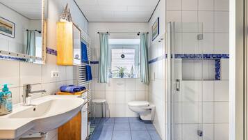 Bruser, hårtørrer, håndklæder