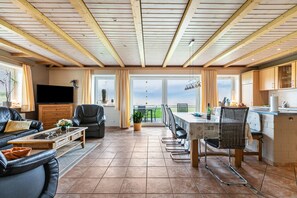 Dining - Apartment 'Fördehof Petersen - Sonderburg' with Sea View, Private Terrace and Wi-Fi (Westerholz)