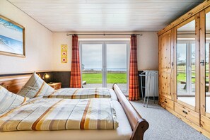 3 bedrooms, iron/ironing board, free WiFi, bed sheets - Apartment 'Fördehof Petersen - Sonderburg' with Sea View, Private Terrace and Wi-Fi (Westerholz)