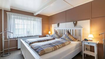 1 slaapkamer, een strijkplank/strijkijzer, gratis wifi, beddengoed