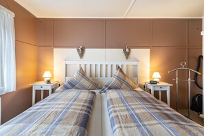 1 bedroom, iron/ironing board, free WiFi, bed sheets - Apartment 'Fördehof Petersen - Zur Linde' with Shared Terrace, Shared Garden and Wi-Fi (Westerholz)