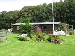 Property grounds - Apartment 'Fördehof Petersen - Zur Linde' with Shared Terrace, Shared Garden and Wi-Fi (Westerholz)