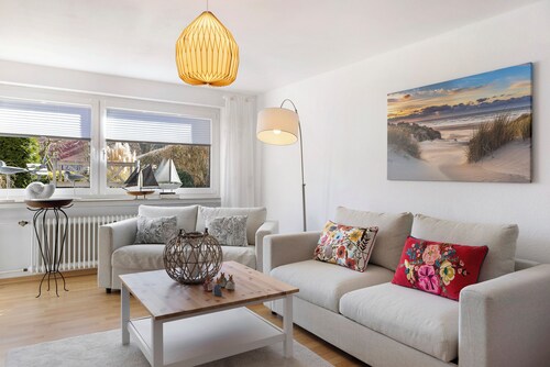 Apartment 'Ferienwohnung Am Kurpark' with Private Terrace and Wi-Fi