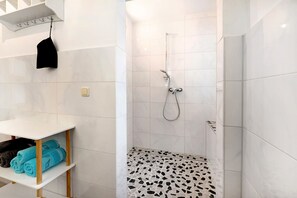Shower, hair dryer, towels - Apartment 'Rheinferien' with Private Terrace, Private Garden and Wi-Fi (Kamp-Bornhofen)
