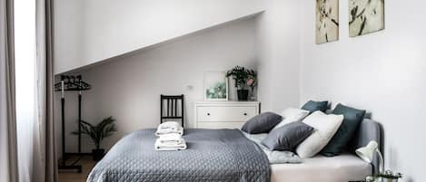 2 bedrooms, iron/ironing board, free WiFi, bed sheets