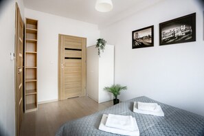 2 bedrooms, iron/ironing board, free WiFi, bed sheets
