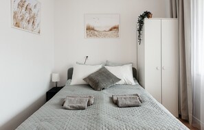 Iron/ironing board, free WiFi, bed sheets