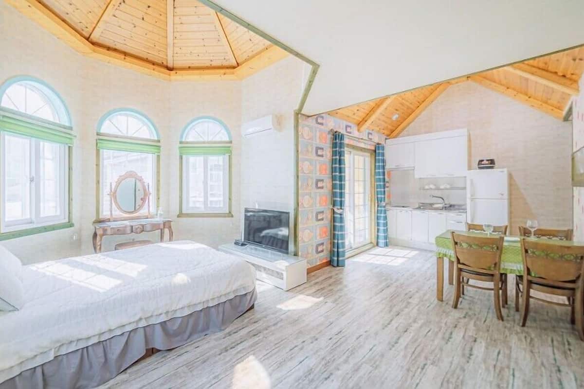 Room (Sunflower) | 1 bedroom