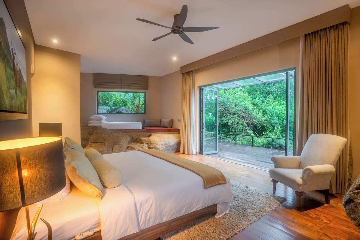 Luxury Triple Room | 3 bedrooms, Frette Italian sheets, premium bedding, in-room safe