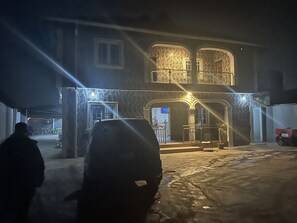 Front of property - Lorrybee plaza Hotel  (Ota)