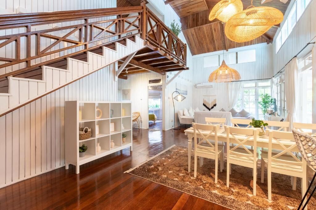 Villa, 4 Bedrooms, Garden View | Dining room