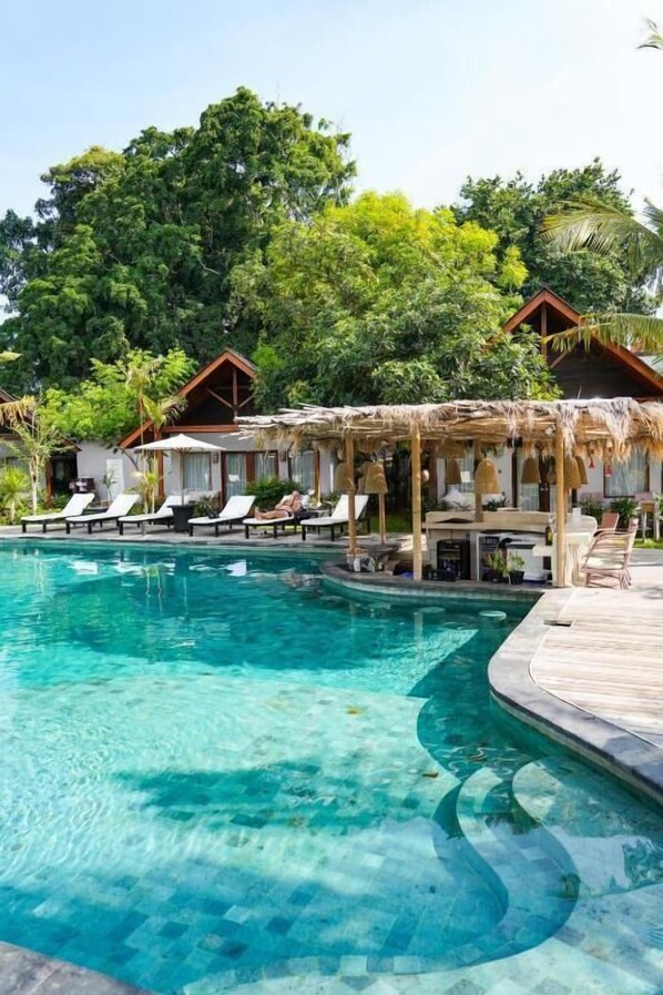 Bar tepi kolam renang