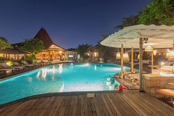 Outdoor pool, pool umbrellas, sun loungers