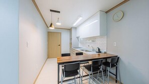 Room (Room 101) | 1 bedroom - Geoje Swim Pension (Geoje)