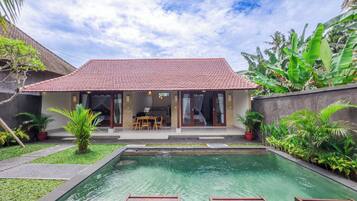 Deluxe Villa, 2 Bedrooms | Desk, free WiFi, bed sheets