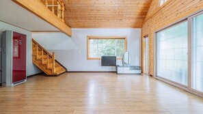 Camera (Heidi C) | 1 camera