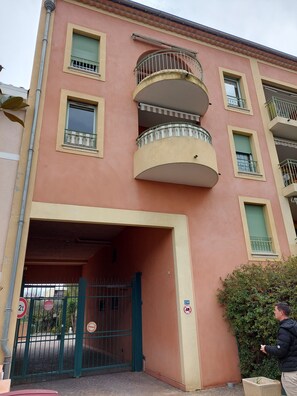 Exterior - Très Beau T2 Neuf, Calme, Terrasse, au Cœur de Sanary + box Fermé en Sous-sol (Sanary-sur-Mer)