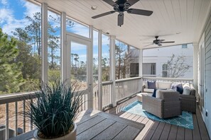 Terrace/patio - 6 Seater Golf Cart & 4 Adult Bikes! Resort Pools! - Maison De Paix at NatureWalk (Santa Rosa Beach)