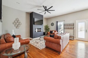 Fernseher, Kamin, Arbeitsbereiche