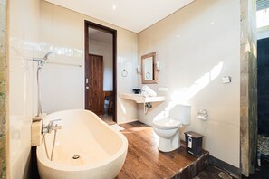 Deluxe Villa | Bathroom