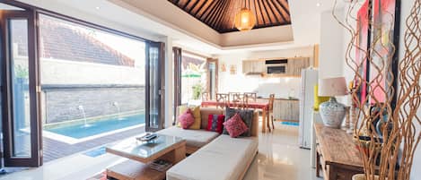 Deluxe Villa | Living area